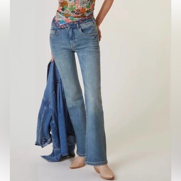 Anthropologie Denim - ANTHROPOLOGIE Pilcro Demilune Boot Cut jeans in medium blue wash